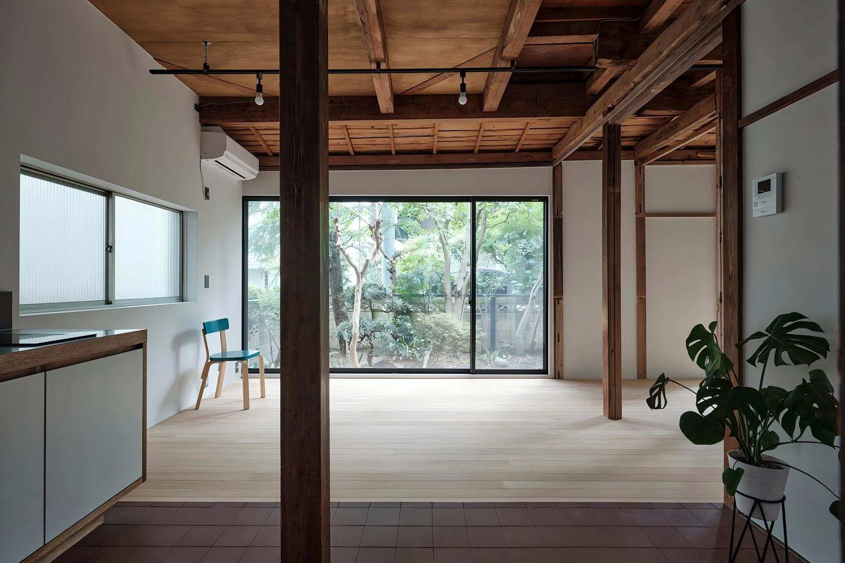 Aluminum sliding doors are suitable for any setting
