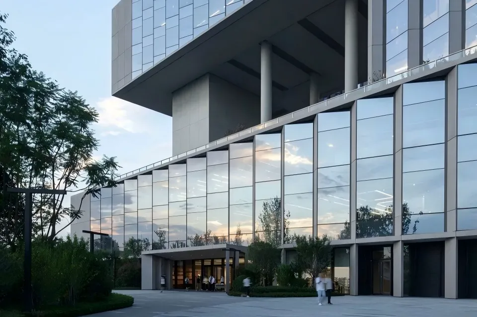 glass-curtain-wall